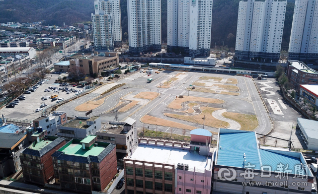 대구시가 북구 태전동 대구운전면허시험장을 기부 대 양여 방식으로 이전을 추진하고 있다. 사진은 29일 대구운전면허시험장 전경. 우태욱 기자 woo@imaeil.com