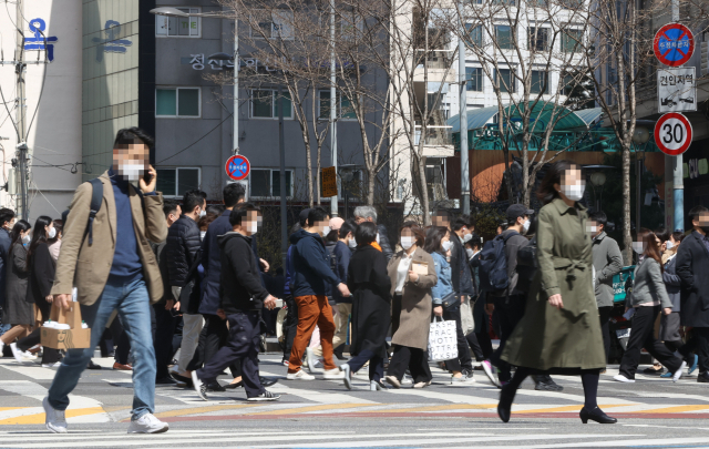 29일 점심시간 서울 무교동 거리.정부가 내주부터 적용될 