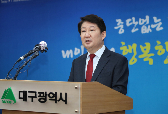 권영진 대구시장이 30일 오전 대구시청 본관 2층 브리핑룸에서 오는 6월 1일 치러지는 지방선거에 불출마를 선언하고 있다. 연합뉴스