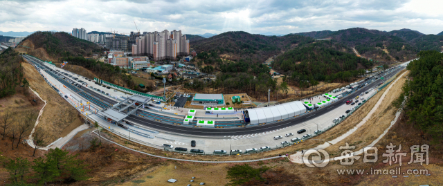 지난달 30일 오후 대구 달성군 다사읍 죽곡리 북달성 영업소에서 대구외곽순환고속도로 개통식이 열리고 있다. 안성완 기자 asw0727@imaeil.com