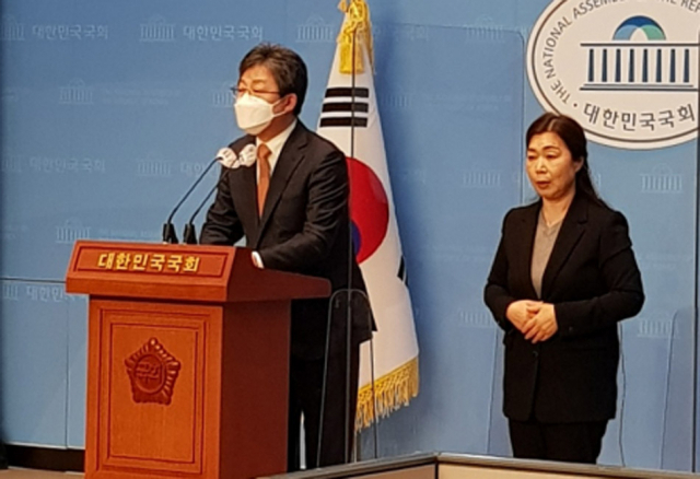 유승민 전 의원이 31일 오후 3시 국회 소통관에서 경기도지사 출마 선언을 하고 있다. 이호준 기자
