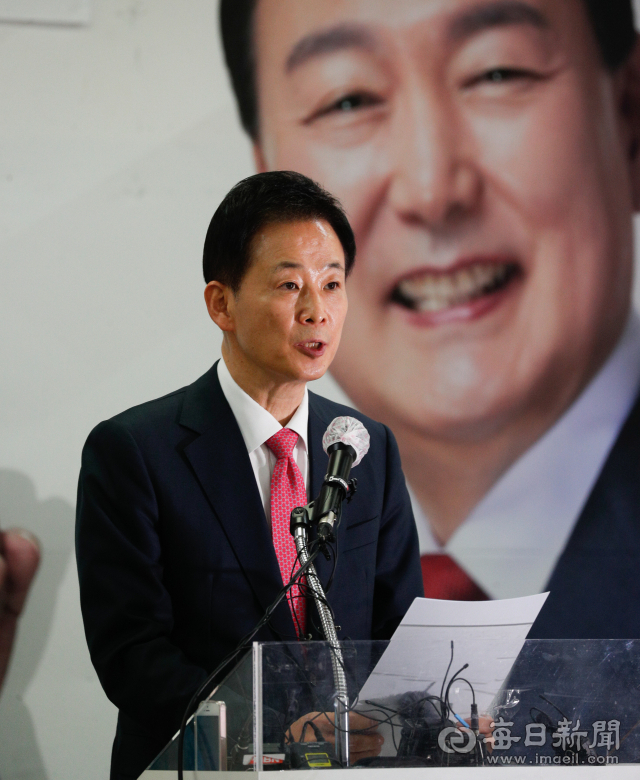 박근혜 전 대통령 측근인 유영하 변호사가 1일 국민의힘 대구시당에서 대구시장 출마 선언을 하고 있다. 우태욱 기자 woo@imaeil.com