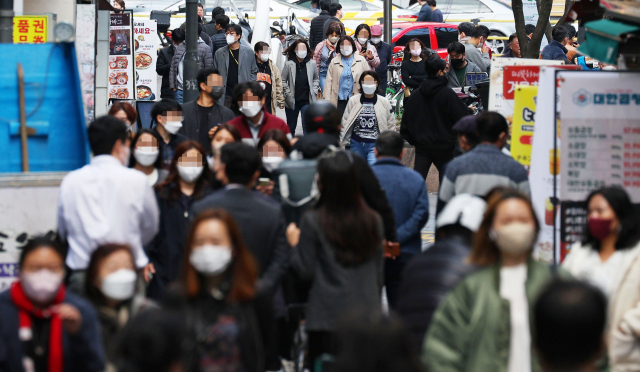 정부가 향후 2주간 코로나19 유행이 확연히 감소세로 전환하고, 위중증 환자와 의료체계가 안정적으로 관리된다면 
