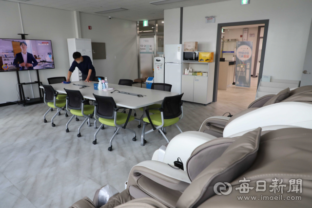 5일 대구 수성구 범어동 이동노동자쉼터가 문을 연지 5개월이 지났지만 쉼터를 이용하는 택배·퀵서비스기사, 배달라이더 등 이동노동자들이 거의 없어 썰렁하다. 정운철 기자 woon@imaeil.com