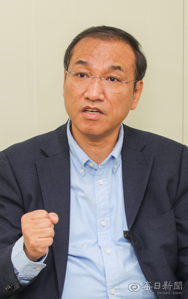 6.1 지방선거에서 대구시장 출마선언을 한 국민의힘 권용범 예비후보가 5일 대구 중구 대봉동에 마련된 선거사무소에서 매일신문과 인터뷰를 하고 있다. 안성완 기자 asw0727@imaeil.com