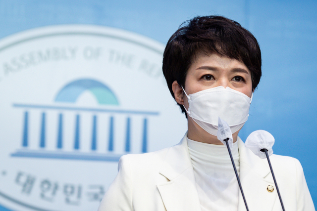 국민의힘 김은혜 의원이 6일 서울 여의도 국회 소통관에서 기자회견을 열고 경기도지사 출마를 선언하고 있다. 연합뉴스