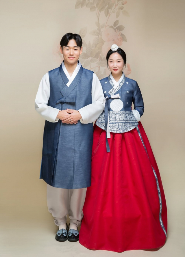 신랑 김영민 군과 신부 고유미 양.