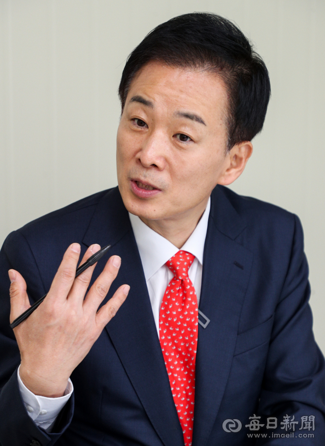 6.1 지방선거에서 대구시장 출마선언을 한 국민의힘 유영하 예비후보가 7일 오전 대구 달서구 두류동에 마련된 선거사무소에서 매일신문과 인터뷰를 하고 있다. 안성완 기자 asw0727@imaeil.com