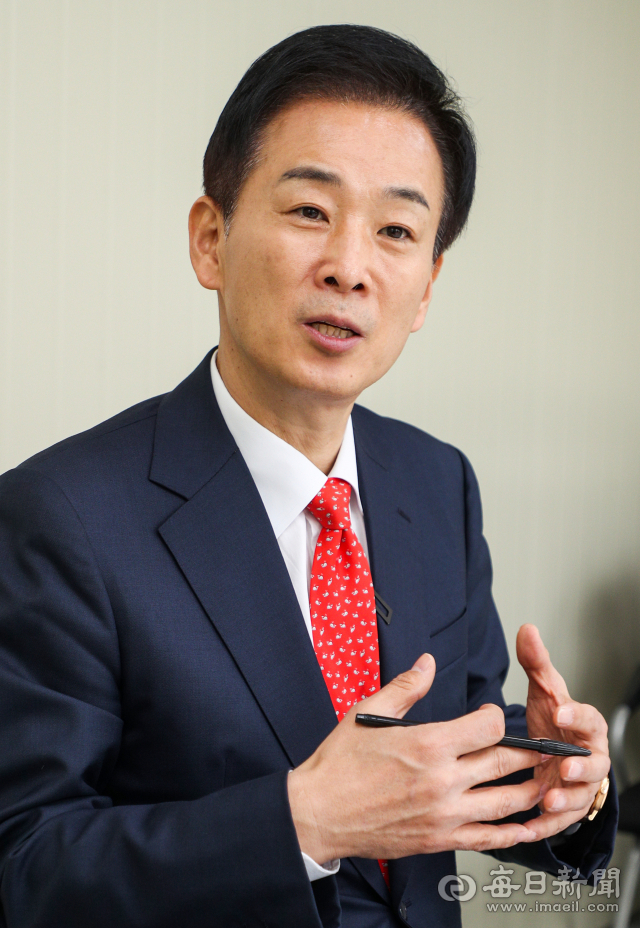 6.1 지방선거에서 대구시장 출마선언을 한 국민의힘 유영하 예비후보가 7일 오전 대구 달서구 두류동에 마련된 선거사무소에서 매일신문과 인터뷰를 하고 있다. 안성완 기자 asw0727@imaeil.com
