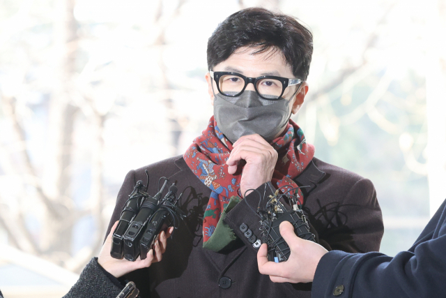 검찰이 한동훈 사법연수원 부원장(검사장)의 검언유착 의혹을 수사 2년 만에 무혐의 처분했다. 서울중앙지검 형사1부는 6일 강요미수 혐의로 고발된 한 검사장에 대해 