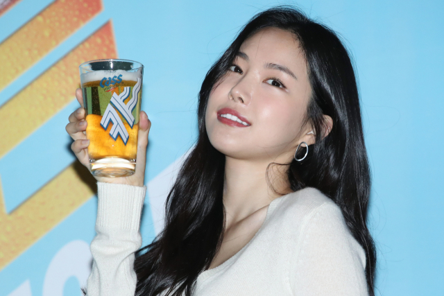 가수 겸 배우 손나은.