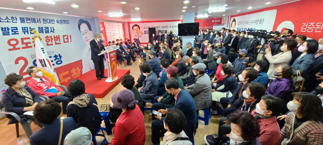 오도창 영양군수 예비후보는 지난 9일 선거사무소 개소식을 열고 본격 선거전에 돌입했다. 엄재진 기자