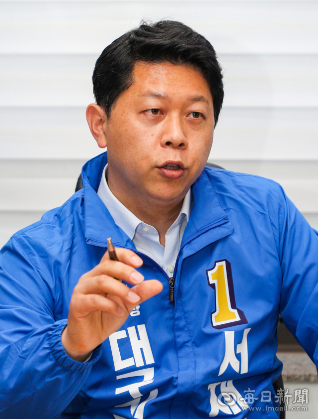 6.1 지방선거에서 대구시장 출마선언을 한 더불어민주당 서재헌 예비후보가 10일 오후 대구 중구 남산동에 마련된 선거사무소에서 매일신문과 인터뷰를 하고 있다. 안성완 기자 asw0727@imaeil.com