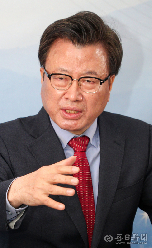 6.1 지방선거에서 대구시장 출마선언을 한 국민의힘 김형기 예비후보가 10일 오전 대구 중구 동인동2가에 마련된 선거사무소에서 매일신문과 인터뷰를 하고 있다. 안성완 기자 asw0727@imaeil.com