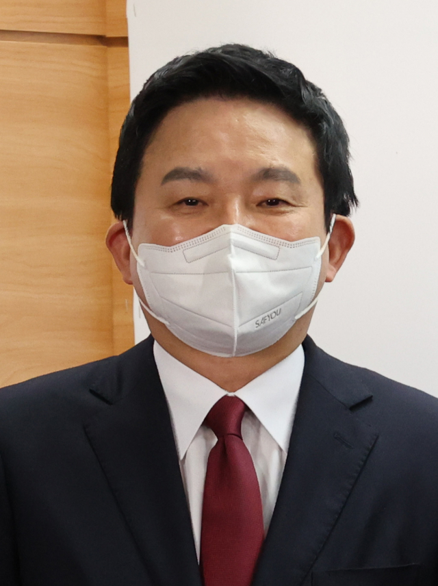 원희룡 국토부 장관 후보자가 10일 오후 통의동 대통령직인수위원회 열린 윤석열 정부 8개 부처 장관 후보자 인선 발표 기자회견에 참석하고 있다. 연합뉴스