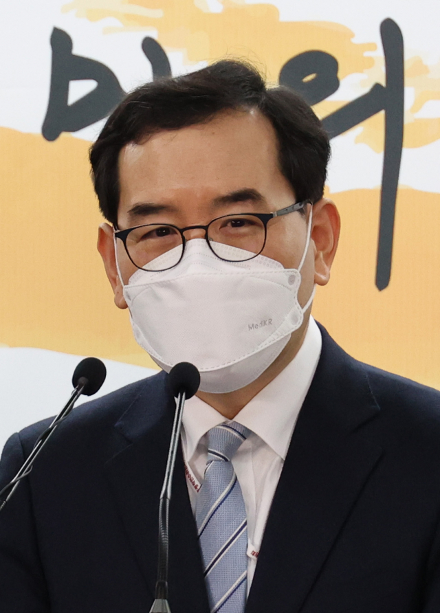 이창양 산업통상부 장관 후보자가 10일 오후 통의동 대통령직인수위원회 열린 윤석열 정부 8개 부처 장관 후보자 인선 발표 기자회견에 참석하고 있다. 연합뉴스