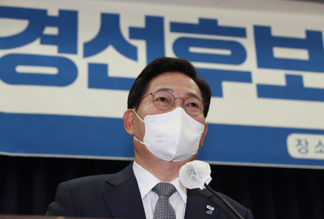 더불어민주당 송영길 전 대표가 10일 오후 서울 여의도 국회 의원회관에서 기자간담회를 열고 서울시장 출마 배경 등에 대한 기자들의 질문에 답하고 있다. 연합뉴스