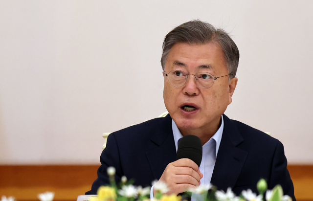 문재인 대통령이 7일 오후 청와대 본관에서 열린 한국판 뉴딜 격려 오찬 간담회에서 발언을 하고 있다. 연합뉴스