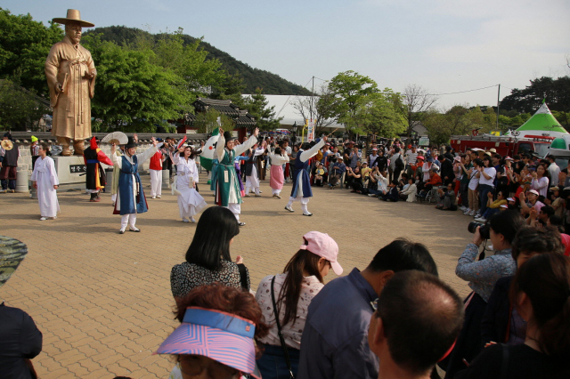 3년 전 선비촌 주차장에서 국악한마당 행사가 열렸다. 영주시 제공