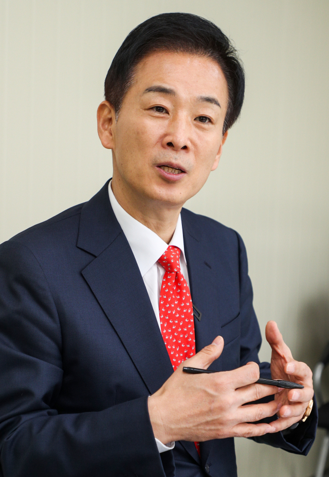 6.1 지방선거에서 대구시장 출마선언을 한 국민의힘 유영하 예비후보가 7일 오전 대구 달서구 두류동에 마련된 선거사무소에서 매일신문과 인터뷰를 하고 있다. 안성완 기자 asw0727@imaeil.com