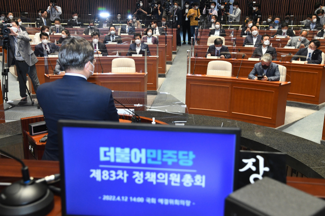 더불어민주당 윤호중 공동비대위원장이 12일 오후 국회에서 열린 정책의원총회에서 발언하고 있다. 연합뉴스