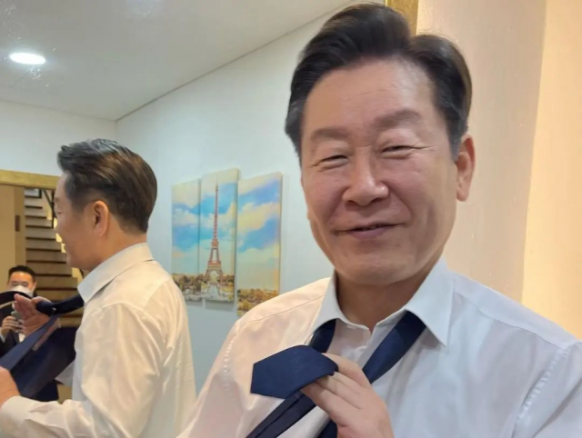 헤어디자이너의 SNS를 통해 전해진 이재명 더불어민주당 상임고문의 근황. 인스타그램 캡처