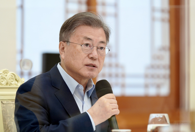 문재인 대통령이 지난 7일 오후 청와대 본관에서 열린 한국판 뉴딜 격려 오찬 간담회에서 발언을 하고 있다. 연합뉴스