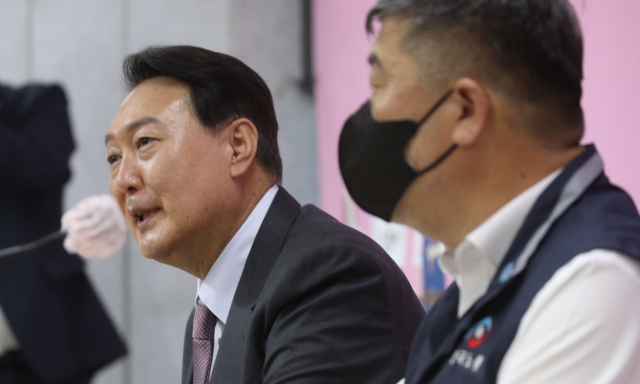 윤석열 대통령 당선인이 15일 한국노총을 방문, 간담회에서 인사말을 하고 있다. 연합뉴스