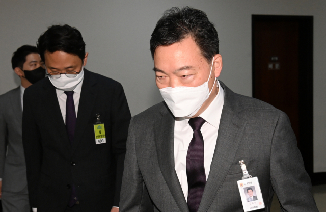김오수 검찰총장이 검찰 수사권 완전 박탈 입법 추진의 부당성을 호소하기 위해 15일 국회를 방문하고 있다. 연합뉴스
