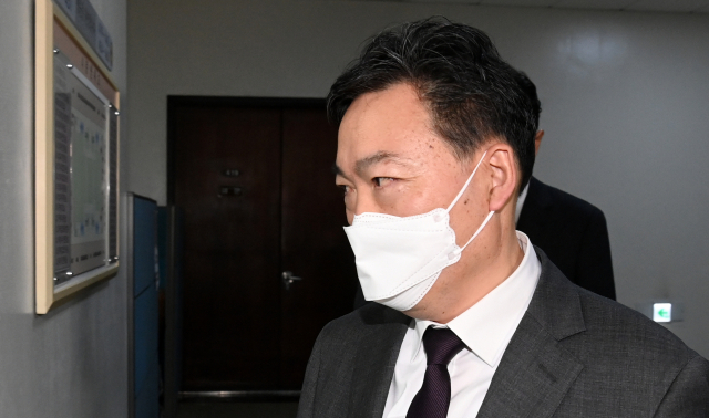 김오수 검찰총장이 검찰 수사권 완전 박탈 입법 추진의 부당성을 호소하기 위해 지난 15일 오전 국회를 방문하고 있다. 연합뉴스
