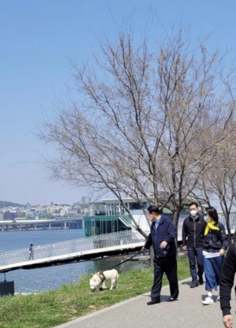 지난 17일 오전 윤석열 대통령 당선인과 부인 김건희 여사가 반려견