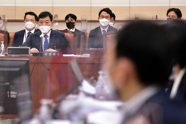 김오수 검찰총장이 19일 오후 국회에서 열린 법제사법위원회 법안심사제1소위원회 회의에 출석해