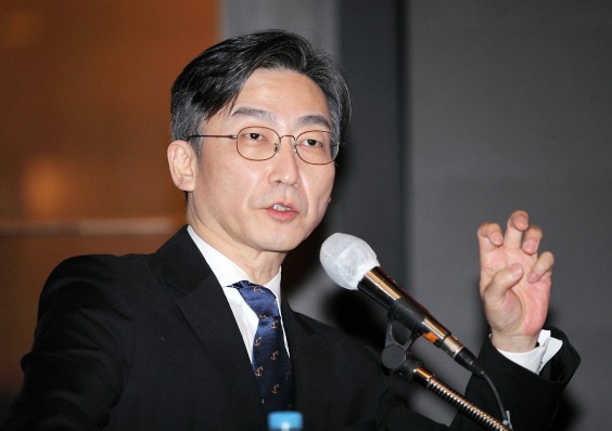 이 전 교수는 18일 열린 매일 탑 리더스 아카데미에서 