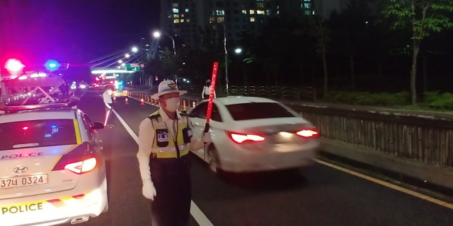 대구경찰청이 대구 도심에서 음주단속을 하고 있다. 대구경찰청 제공