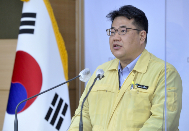 손영래 중앙사고수습본부(중수본) 사회전략반장이 20일 정부세종청사에서 코로나19 대응 비대면 정례브리핑을 하고 있다. 연합뉴스