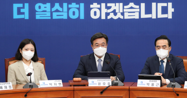 더불어민주당 윤호중 공동비대위원장이 20일 오전 국회에서 열린 비상대책회의에서 발언하고 있다. 연합뉴스