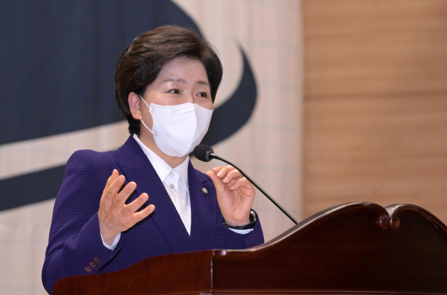 무소속 양향자 의원이 1일 오전 서울 여의도 국회 의원회관 대회의실에서 열린 K-디아스포라 범세계 추진연대 포럼에서 개회사를 하고 있다. 연합뉴스