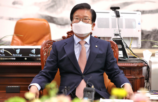 박병석 국회의장이 22일 오전 국회 의장실에서 검찰개혁 관련 입장을 발표하고 있다. 연합뉴스