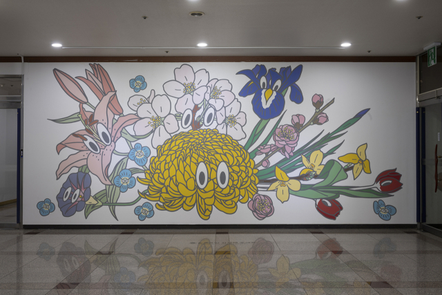 이재호, 호야호야의 호이호이: 꽃꽂이, Wall painting, 275x649cm, 2022.