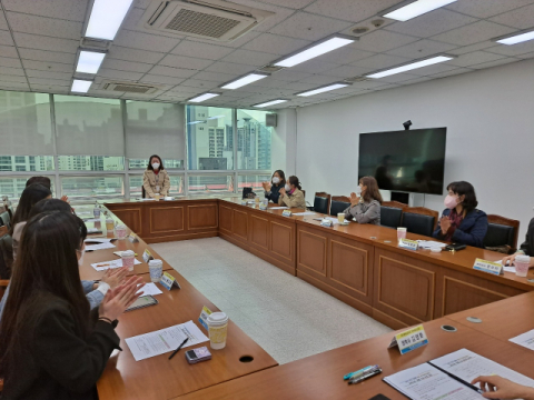 지난 15일 자료개발TF팀은 대구시교육청 소회의실에서 학생 사이에서 유행하는 감염병에 대한 계절별, 시기별 감염병 예방교육 자료를 개발해 보급하기 위한 1차 회의를 진행했다. 대구시교육청 제공