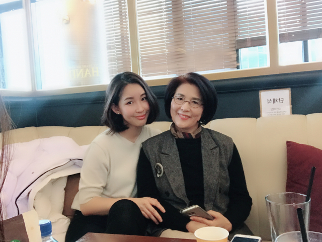 김수민 씨가 어머니 고 양무희 씨와의 한 때를 찍은 사진. 가족 제공.
