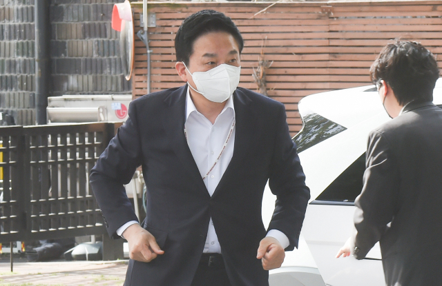 원희룡 국토교통부 장관 후보자가 26일 오전 서울 종로구 통의동 제20대 대통령직 인수위원회로 출근하고 있다. 연합뉴스