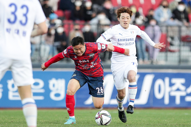 지난 2일 오후 경북 김천종합운동장에서 김천상무프로축구단이 