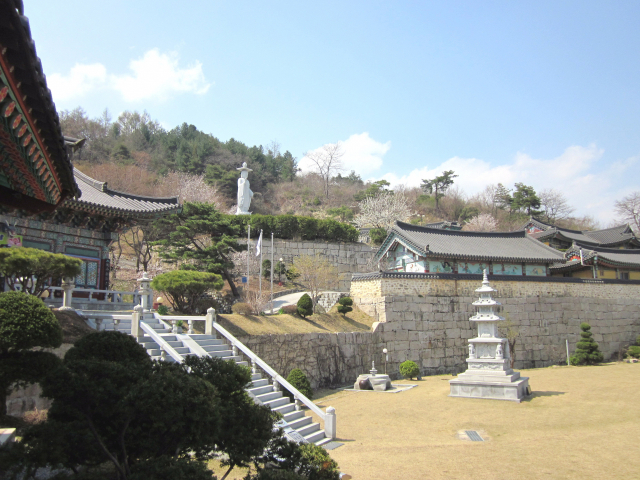 동천사 전경. 동천사 제공