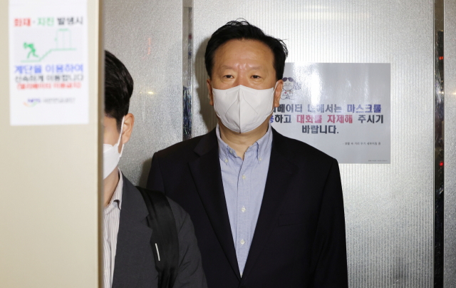 정호영 보건복지부 장관 후보자가 27일 오전 서울 서대문구 국민연금공단 서울북부지역본부에 마련된 국회 인사청문회 준비 사무실로 출근하고 있다. 연합뉴스