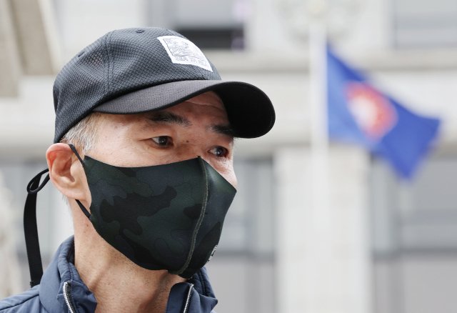2020년 9월 북한군이 피살한 해양수산부 공무원의 형 이래진 씨가 13일 서울 종로구 재동 헌법재판소 앞에서 