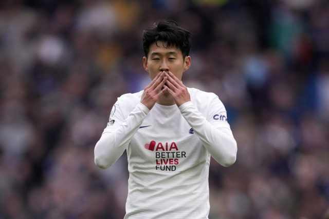 1일(이하 한국시간) 영국 런던에서 열린 2021-2022 잉글랜드 프로축구 프리미어리그(EPL) 35라운드 토트넘과 레스터시티 경기. 손흥민의 세리머니 장면. AP연합뉴스