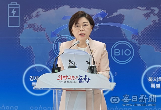 김정재 2일 포항시청 브리핑룸에서 기자회견을 열고 최근 논란이 된 컷오프와 패싱논란 등에 대해 처음으로 직접 입장문을 밝히고 있다. 김대호 기자