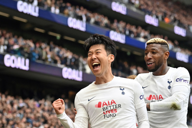 1일 영국 런던의 토트넘 홋스퍼 스타디움에서 열린 레스터 시티와의 2021-2022시즌 EPL 35라운드 홈 경기에 선발 출전한 토트넘의 손흥민이 골을 넣고 포효하고 있다. 연합뉴스