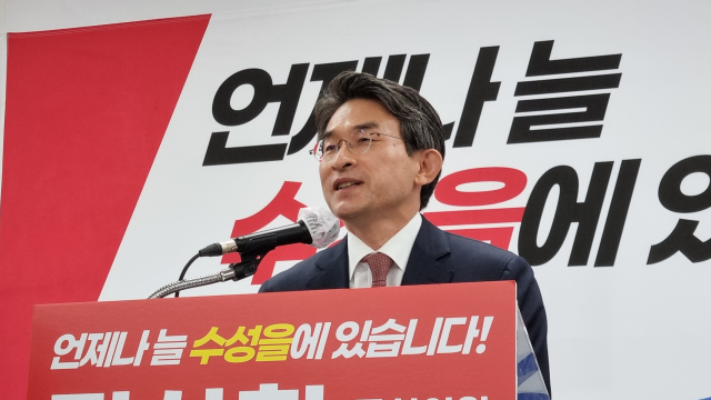 정상환 변호사가 2일 국민의힘 대구시당 강당에서 기자회견을 열고 대구 수성구을 국회의원 보궐선거 출마를 선언하고 있다. 김근우 기자 gnu@imaeil.com